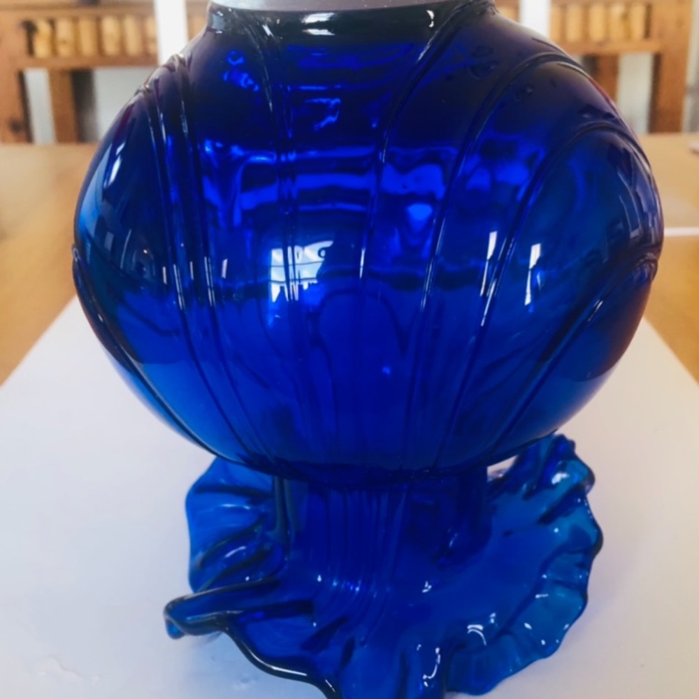 Beautiful blue, ruffle top, draping pattern art glass vase. Stunning!